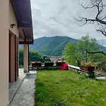 Villino La Cascata 度假居 *